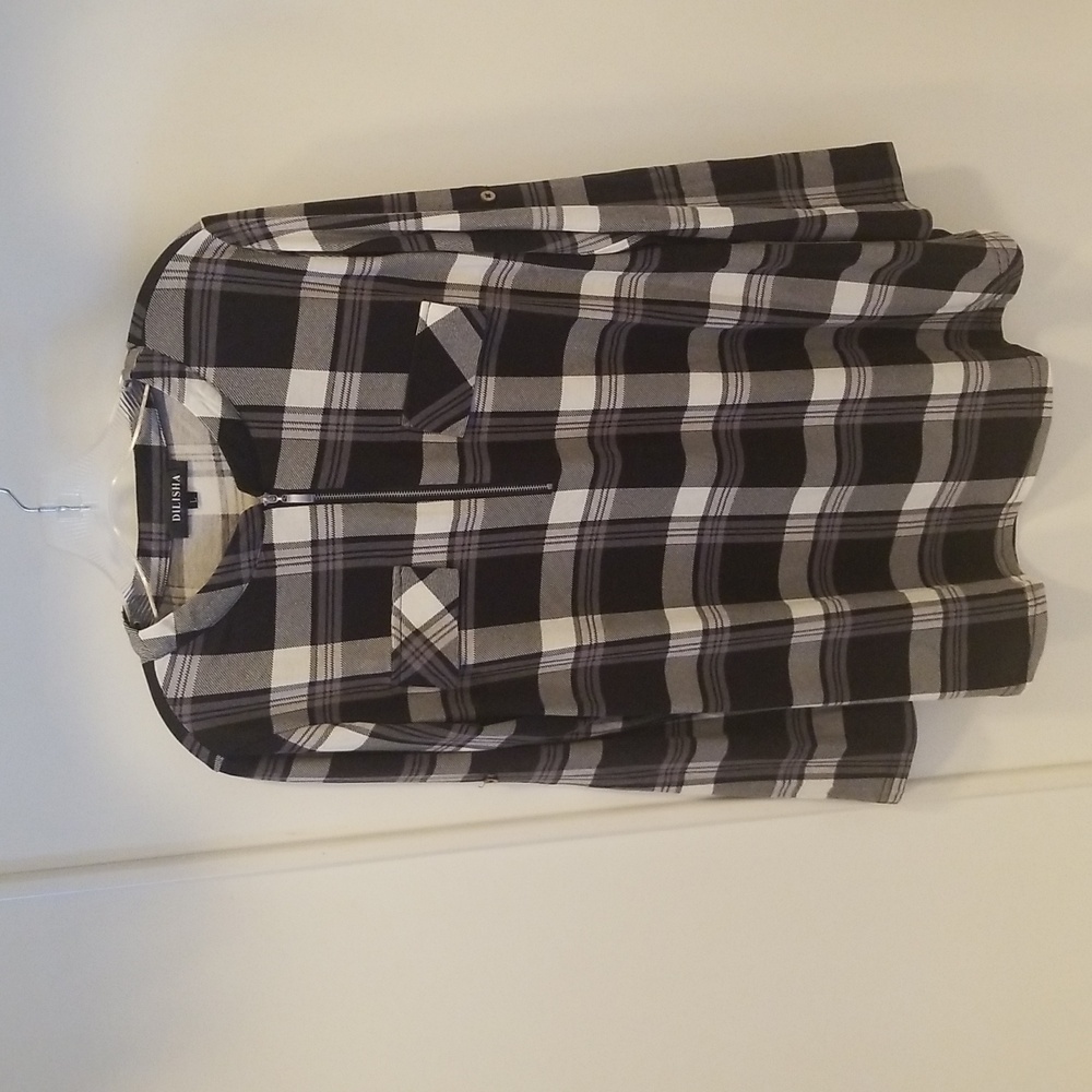 NWOT Dilisha Plaid Top - Black and White